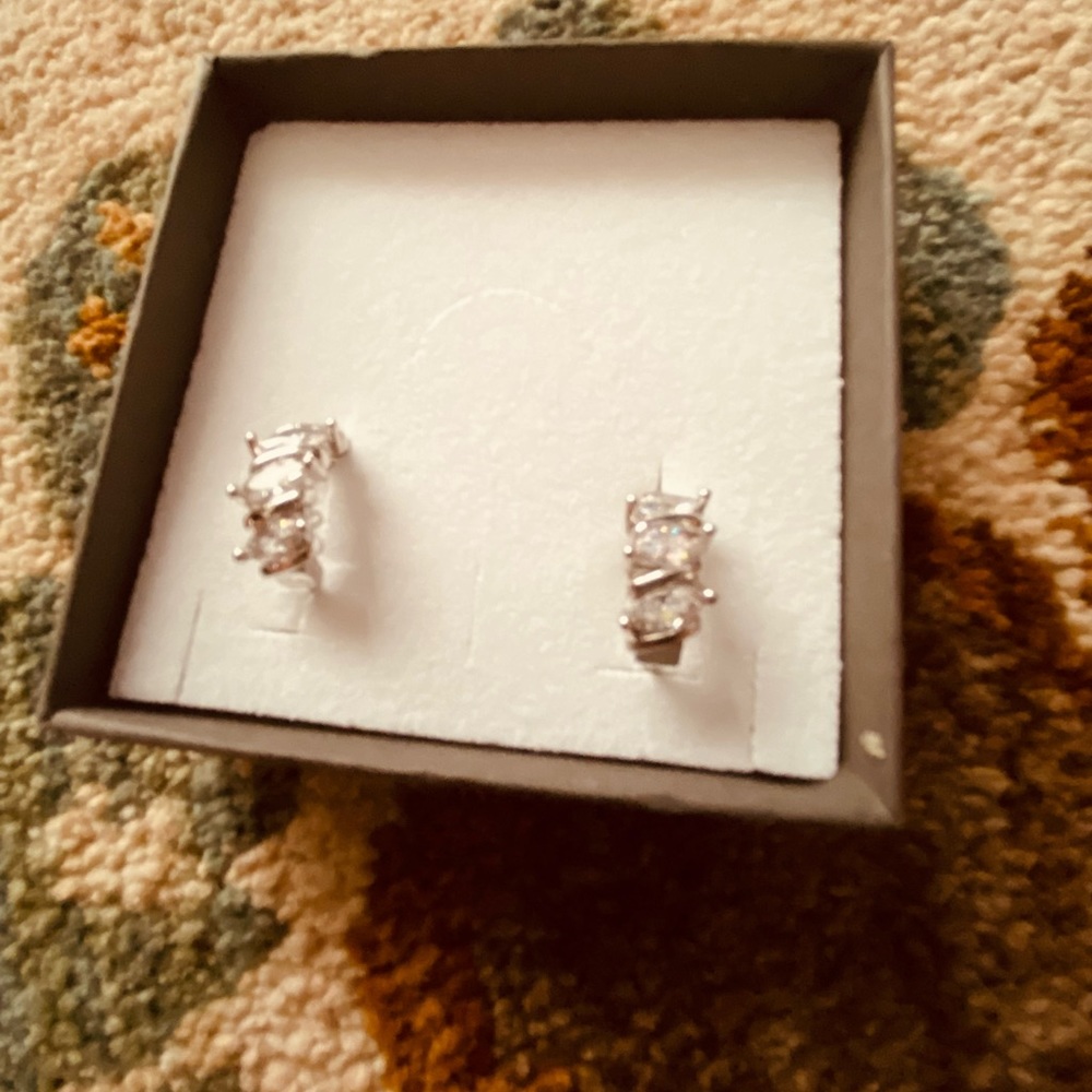 NWOT - Beautiful Marquis Cut Stone Pierced Earring Huggies for ears 925 Sterling